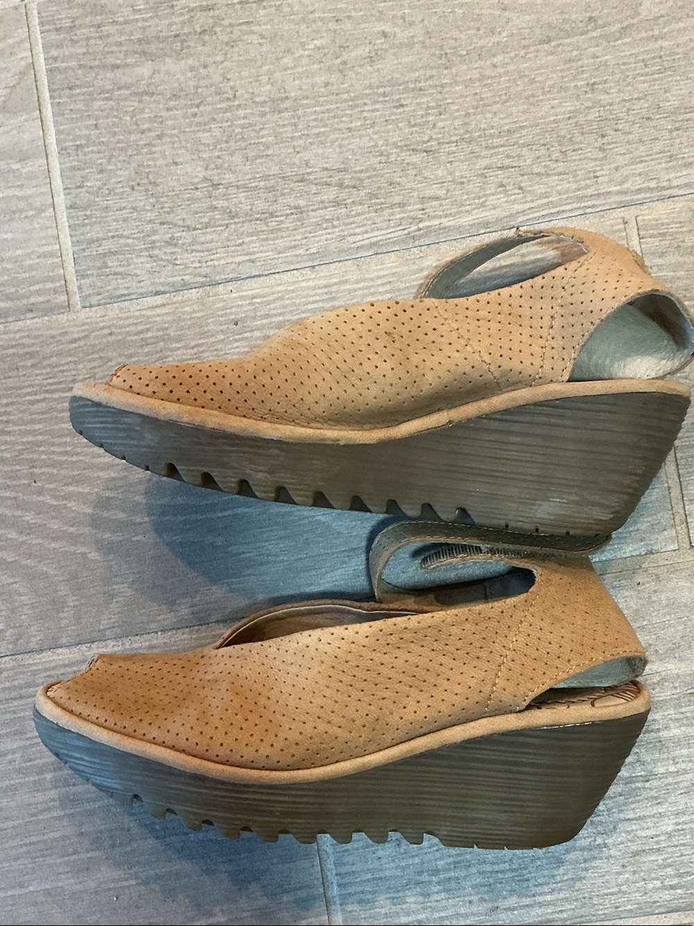 Fly London Beige Perforated Peep-Toe Ankle Strap Sandals Women’s 8.5 EU 39 - Picture 5 of 8